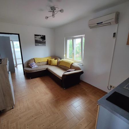 Apartments Fida Vir Exterior photo